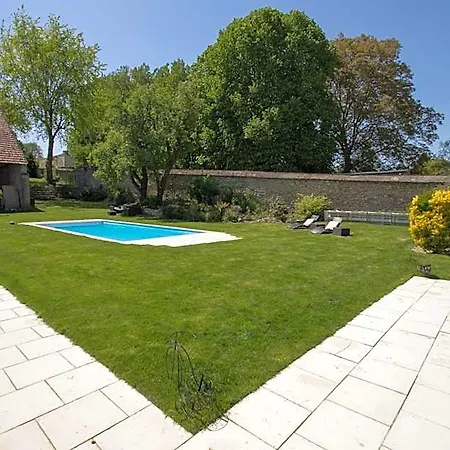 Le Clos De Chaussy Hotel Rolleboise
